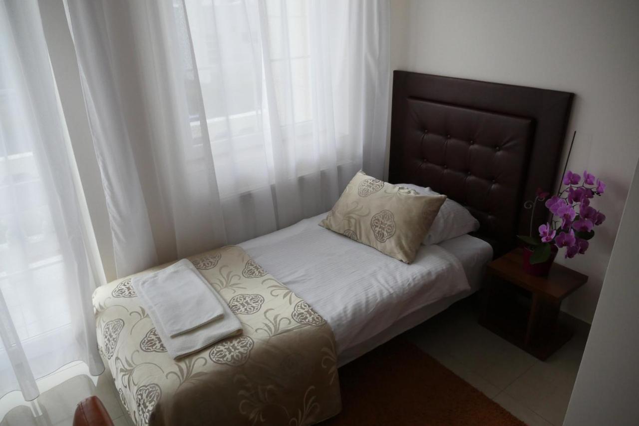 Belweder Aparthotel Porosły Εξωτερικό φωτογραφία
