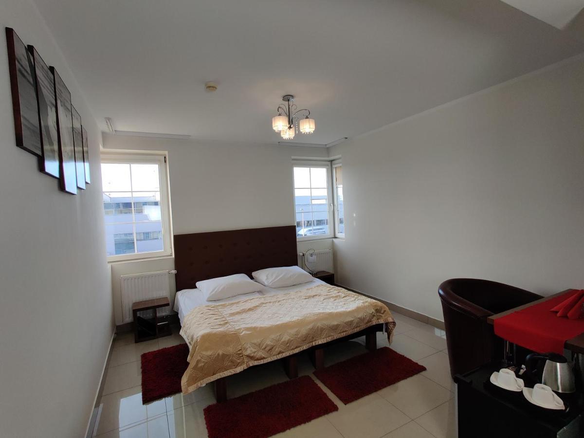 Belweder Aparthotel Porosły Εξωτερικό φωτογραφία