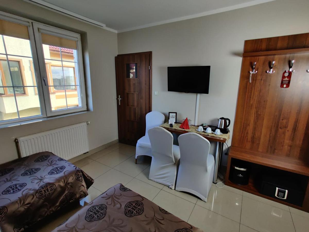 Belweder Aparthotel Porosły Εξωτερικό φωτογραφία