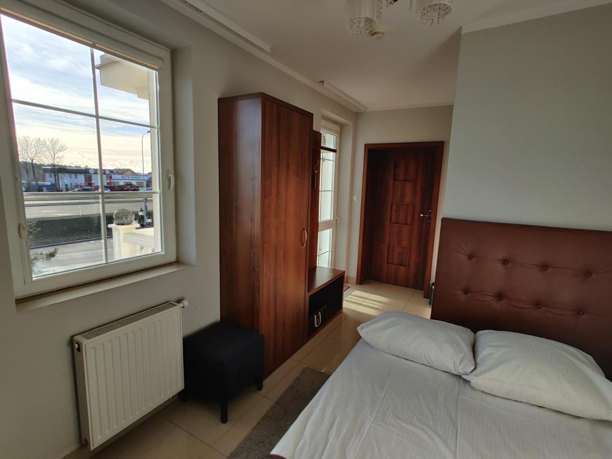Belweder Aparthotel Porosły Εξωτερικό φωτογραφία