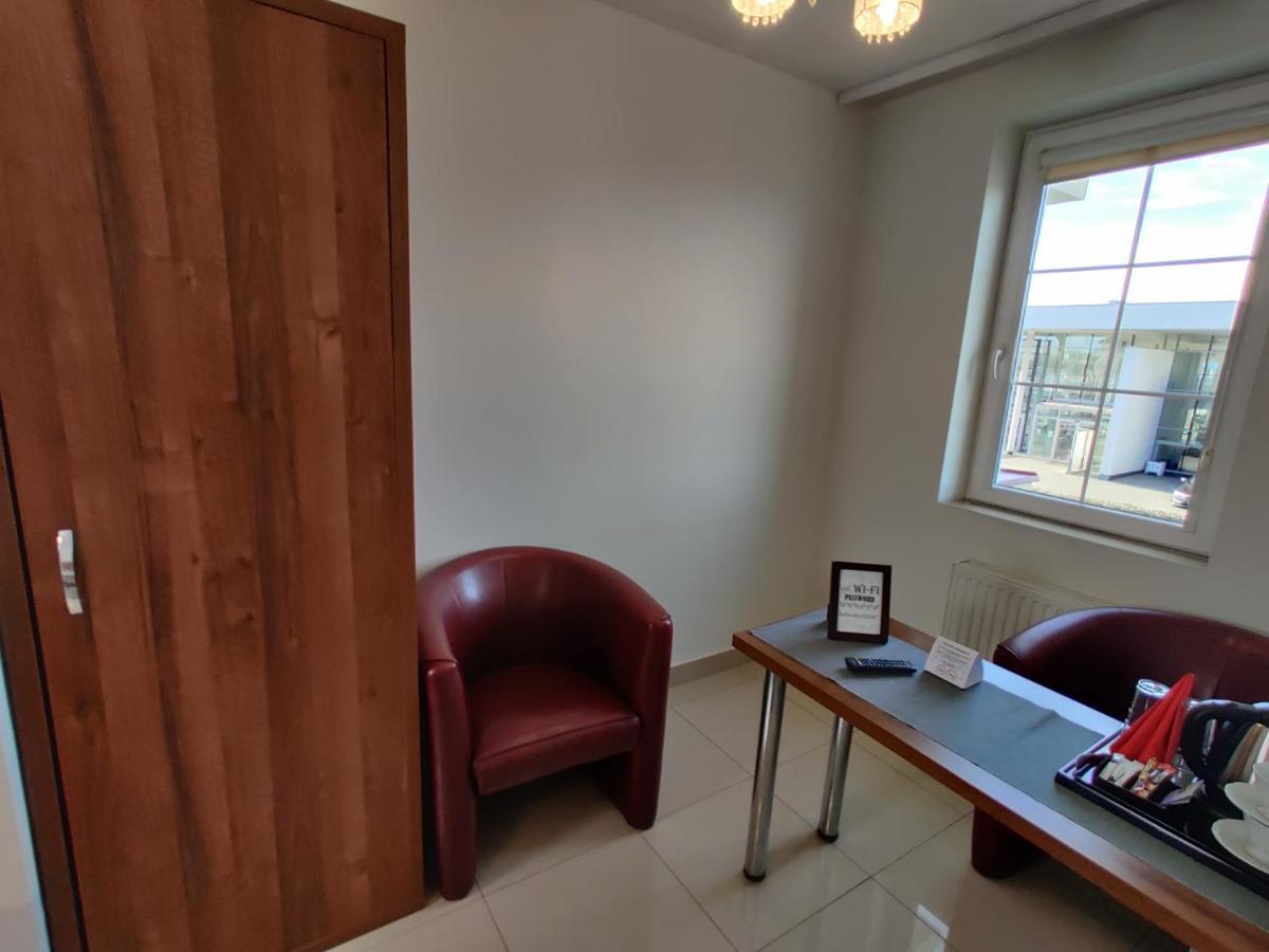 Belweder Aparthotel Porosły Εξωτερικό φωτογραφία