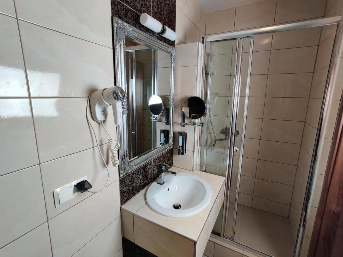 Belweder Aparthotel Porosły Εξωτερικό φωτογραφία