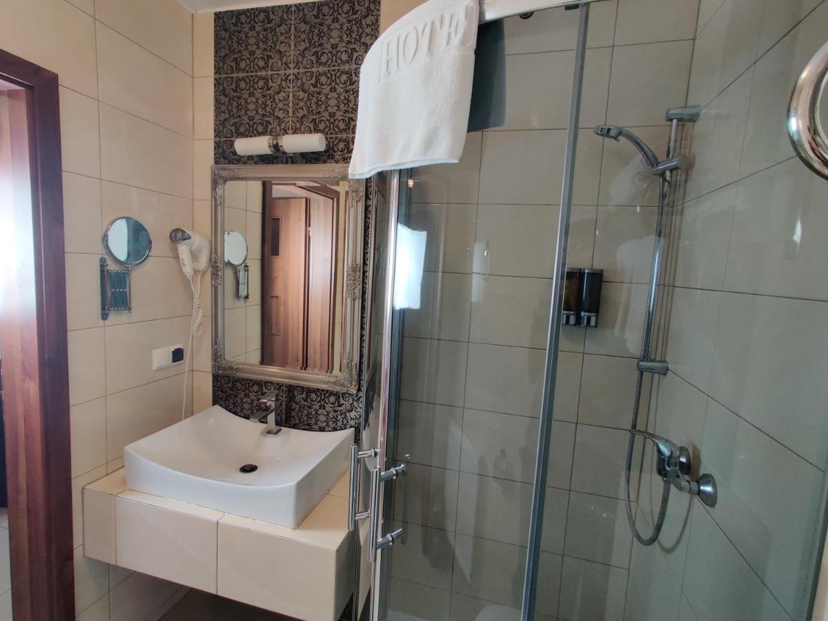 Belweder Aparthotel Porosły Εξωτερικό φωτογραφία