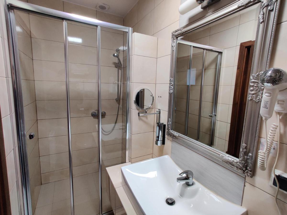 Belweder Aparthotel Porosły Εξωτερικό φωτογραφία