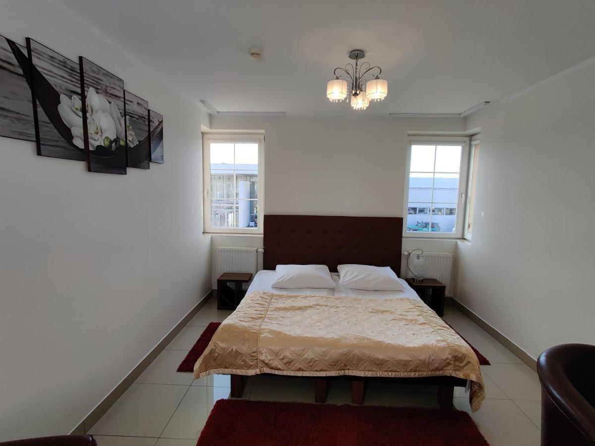 Belweder Aparthotel Porosły Εξωτερικό φωτογραφία