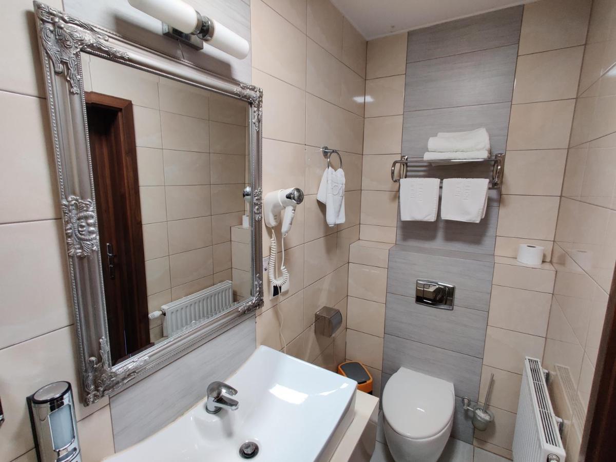Belweder Aparthotel Porosły Εξωτερικό φωτογραφία