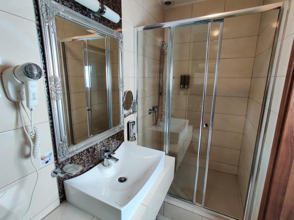 Belweder Aparthotel Porosły Εξωτερικό φωτογραφία