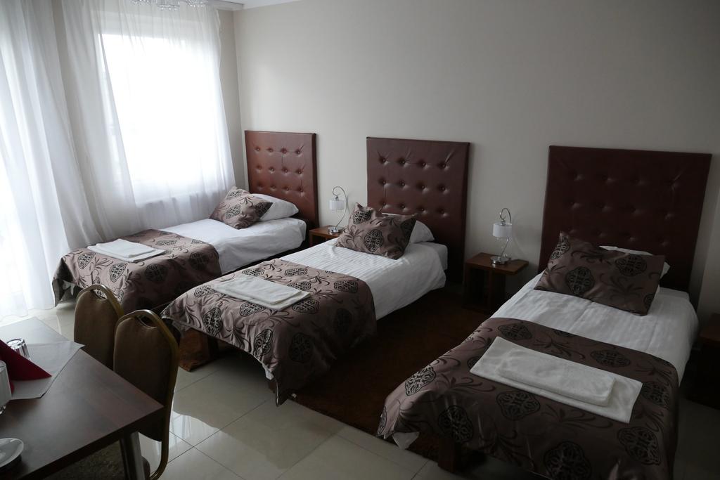 Belweder Aparthotel Porosły Δωμάτιο φωτογραφία