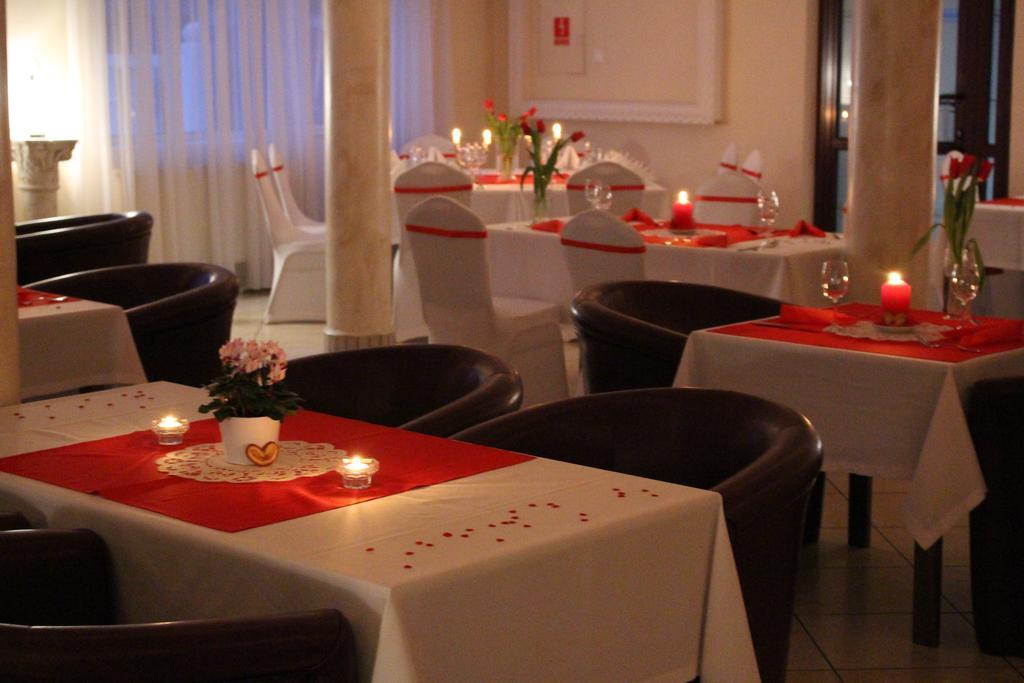 Belweder Aparthotel Porosły Εξωτερικό φωτογραφία