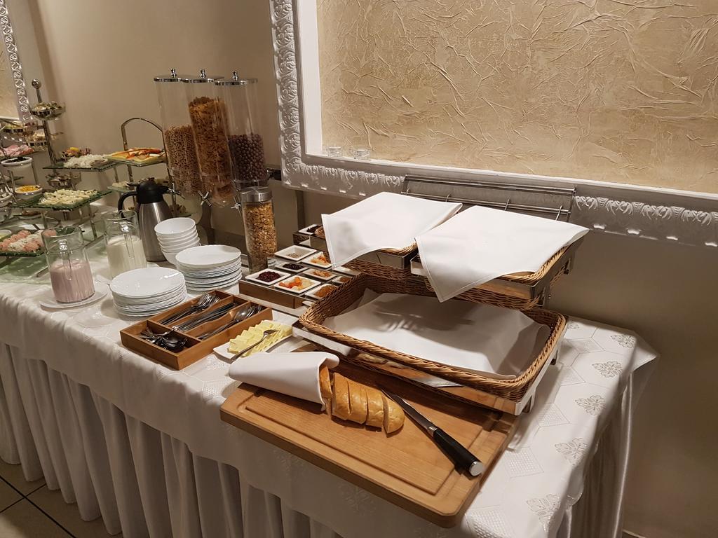 Belweder Aparthotel Porosły Εξωτερικό φωτογραφία
