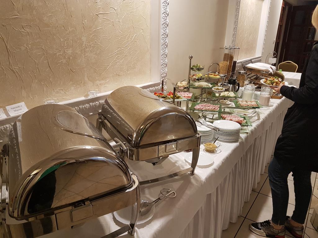 Belweder Aparthotel Porosły Εξωτερικό φωτογραφία